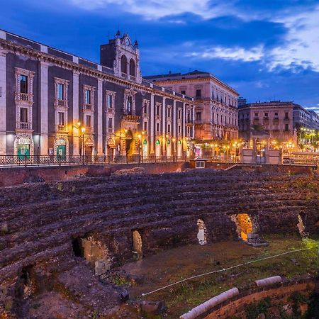 Black Hole Rooms Catania-Fontanarossai nemzetközi repülőtér Kültér fotó