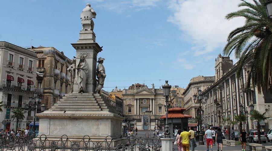 Black Hole Rooms Catania-Fontanarossai nemzetközi repülőtér Kültér fotó